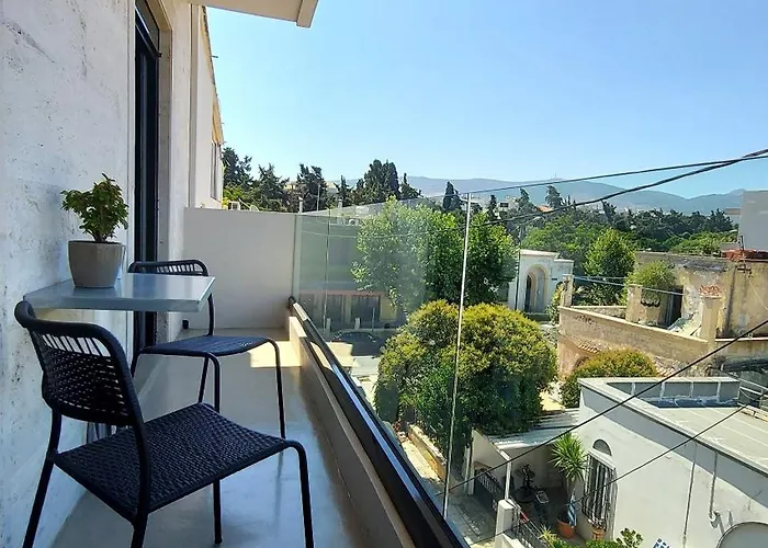 Apartment 10 Boutique *